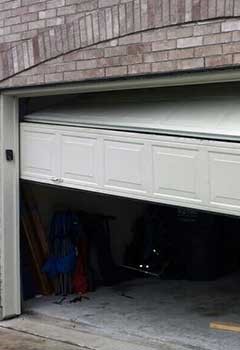 Garage Door Off Track Land-O-Lakes Service